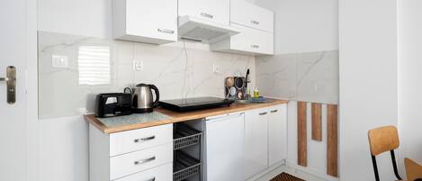 Fridge, stovetop, toaster