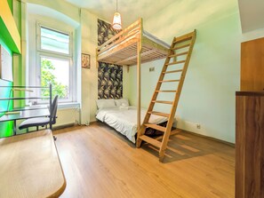 2 habitaciones, tabla de planchar con plancha, wifi y ropa de cama 