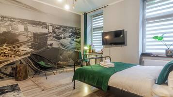 Iron/ironing board, WiFi, bed sheets