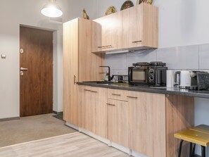 Fridge, microwave, stovetop, coffee/tea maker