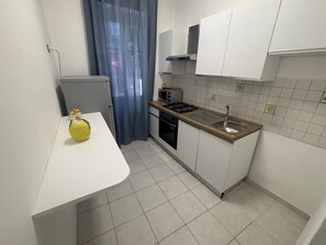 Fridge, microwave, oven, coffee/tea maker