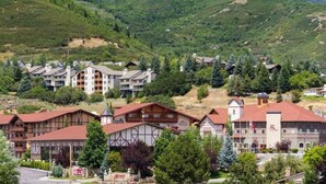 A hillside residential area with a mix of chalet-style and modern buildings, surrounded by greenery and hills. - 2071 | Upscale 2Q Suite Near Park City + Pool/Hot Tub (Midway)