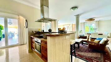 Frigorífic, forn, placa de cuina i rentaplats