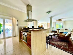 Frigorífic, forn, placa de cuina i rentaplats