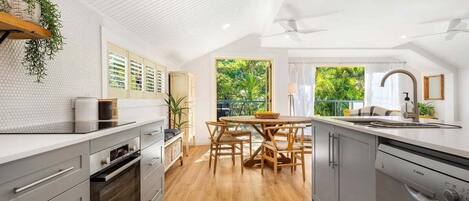 Mikrobølgeovn, ovn, kogeplade, opvaskemaskine