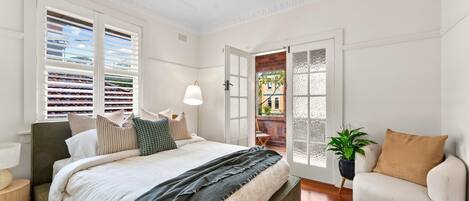 3 bedrooms, in-room safe, iron/ironing board, free WiFi