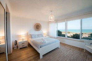 4 habitaciones, tabla de planchar con plancha, cuna de viaje y wifi 