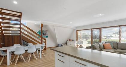 Acute A-Frame - A Family Haven by the Sea