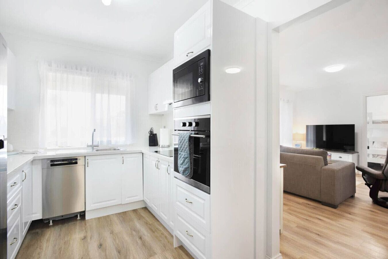 雪櫃、微波爐、焗爐、爐具