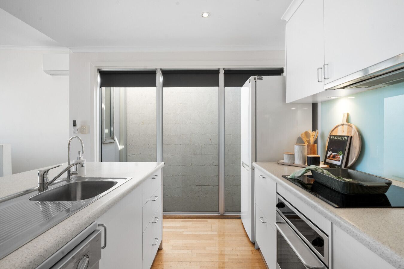 冰箱、微波炉、烤箱、炉灶