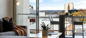 Helena House—A Spacious Urban Retreat