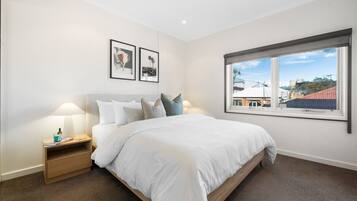 2 sovrum, skrivbord, strykjärn/strykbräda och wi-fi