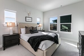 5 chambres, bureau, fer et planche à repasser, lit parapluie