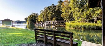 Lakefront retreat with private dock & bunk room – perfect for families