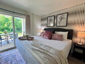 1 habitación, tabla de planchar con plancha y cuna de viaje 