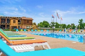 Piscine intérieure, piscine extérieure