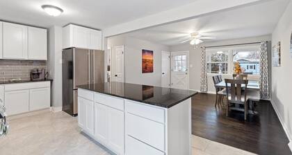 Delightful Ranch style 3 bedroom/2 bath house with a huge fenced in backyard.