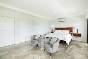 4 bedrooms, desk, iron/ironing board, free WiFi