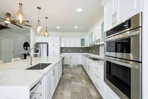 Microwave, oven, dishwasher, coffee/tea maker