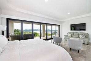 4 bedrooms, desk, iron/ironing board, free WiFi