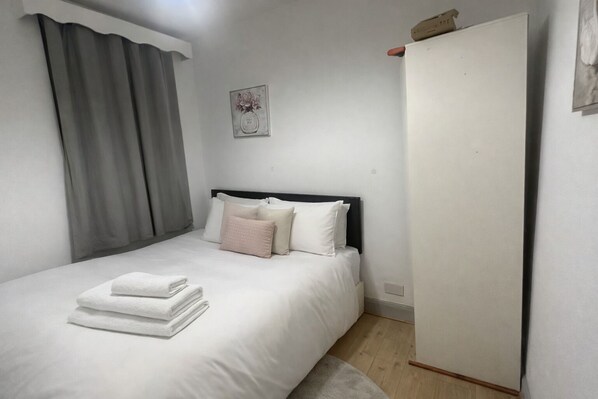 1 bedroom, in-room safe, desk, iron/ironing board