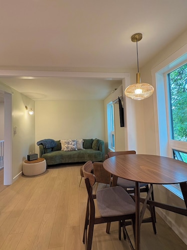 Modern 2BR Charm– Prime Location