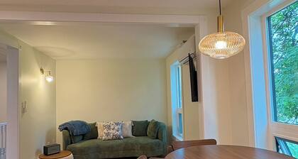 Modern 2BR Charmâ Prime Location