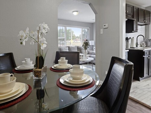 Stylish Memphis Home w/ Large Yard + Cozy Interior