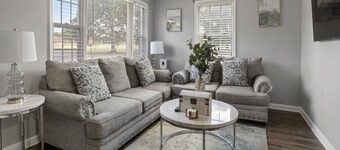 Stylish Memphis Home w/ Large Yard + Cozy Interior