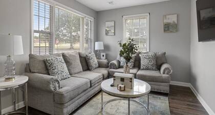 Stylish Memphis Home w/ Large Yard + Cozy Interior