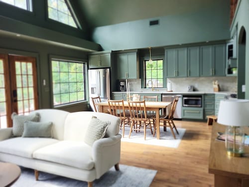 Charming 2-bedroom cottage in serene Faber