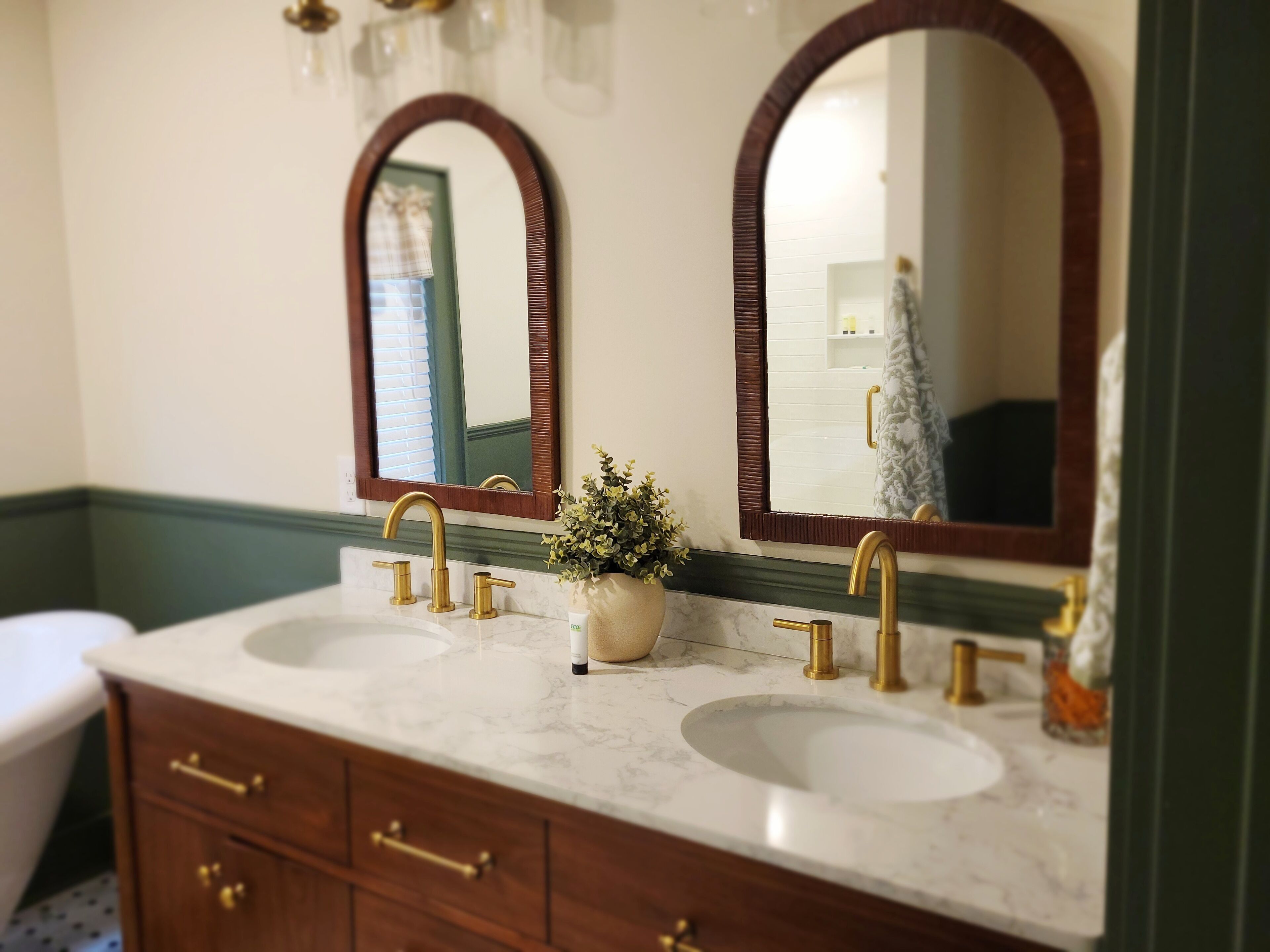 تجهيزات دش، مستلزمات للعناية الشخصية صديقة للبيئة، مجففات شعر، مناشف