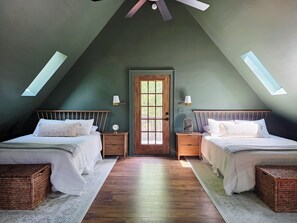 2 habitaciones, tabla de planchar con plancha y cuna de viaje 