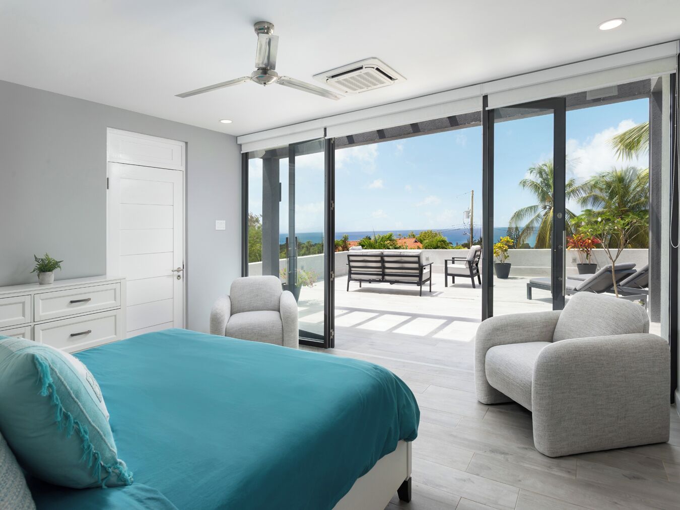 4 عدّة غرف نوم ومكواة/لوح كي وواي فاي مجانًا وملاءات أسرّة