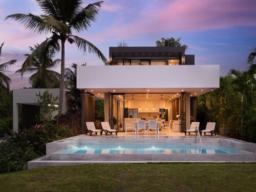 NEW Stunning Villa with private pool and ocean views roof deck - Villa Virgo