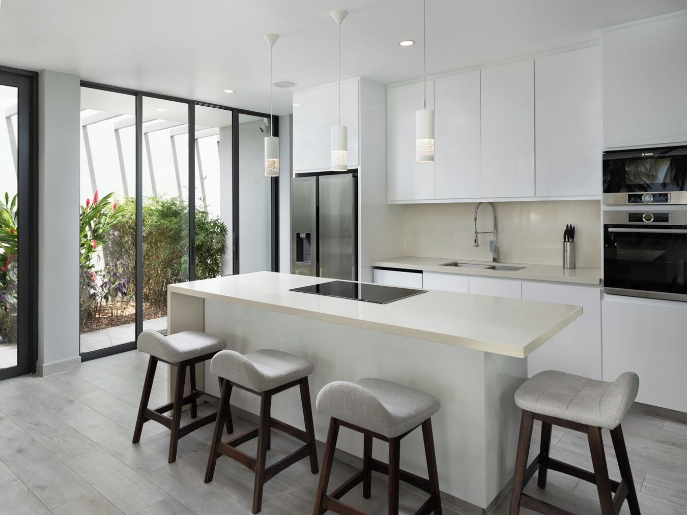 ثلاجة، ميكروويف، فرن، موقد طهي مسطح