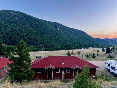 Cozy Montana Cabin - fully furnished 1-bedroom, in the beautiful Basin Valley