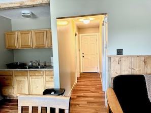 Interior - Cozy Montana Cabin #1 - fully furnished 1-bedroom, in the beautiful Basin Valley (Basin)