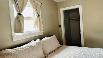 Caixa forta a l'habitació i planxa i posts de planxar