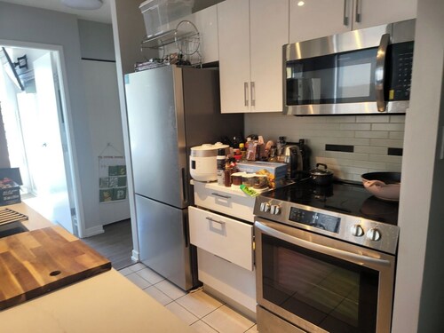Charming 2-bedroom building with fitness room and AC in lovely Vancouver