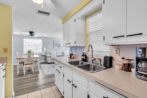 Fridge, microwave, oven, stovetop - Salty Seahorse | Screened-In Porch & Private Yard (Sarasota)