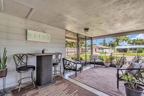 Interior - Salty Seahorse | Screened-In Porch & Private Yard (Sarasota)