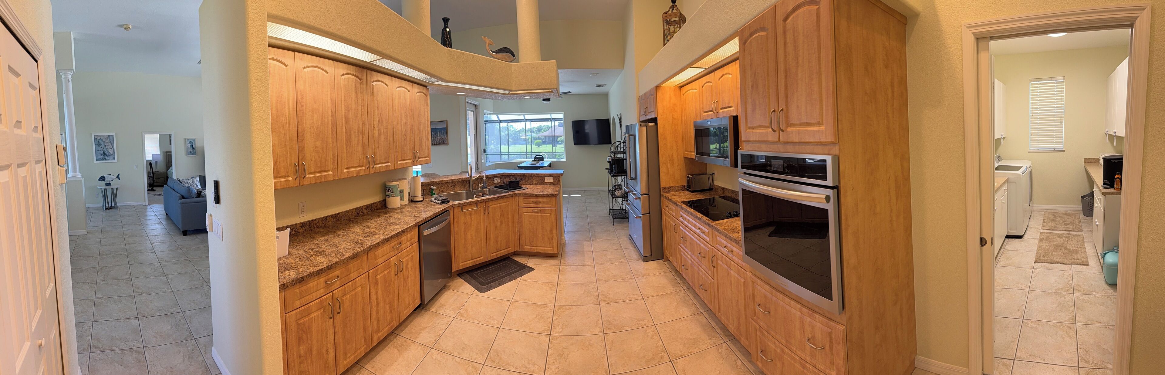 Kylskåp, mikrovågsugn, ugn och spishäll