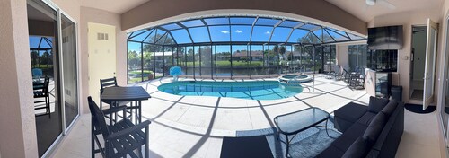 HEATED SALTWATER POOL and SPA, on CANAL in marvelous Port Charlotte