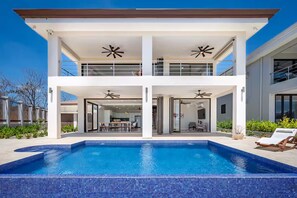 Piscine extérieure, piscine chauffée