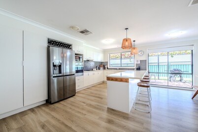 Under the Grapevines with Pool & BBQ