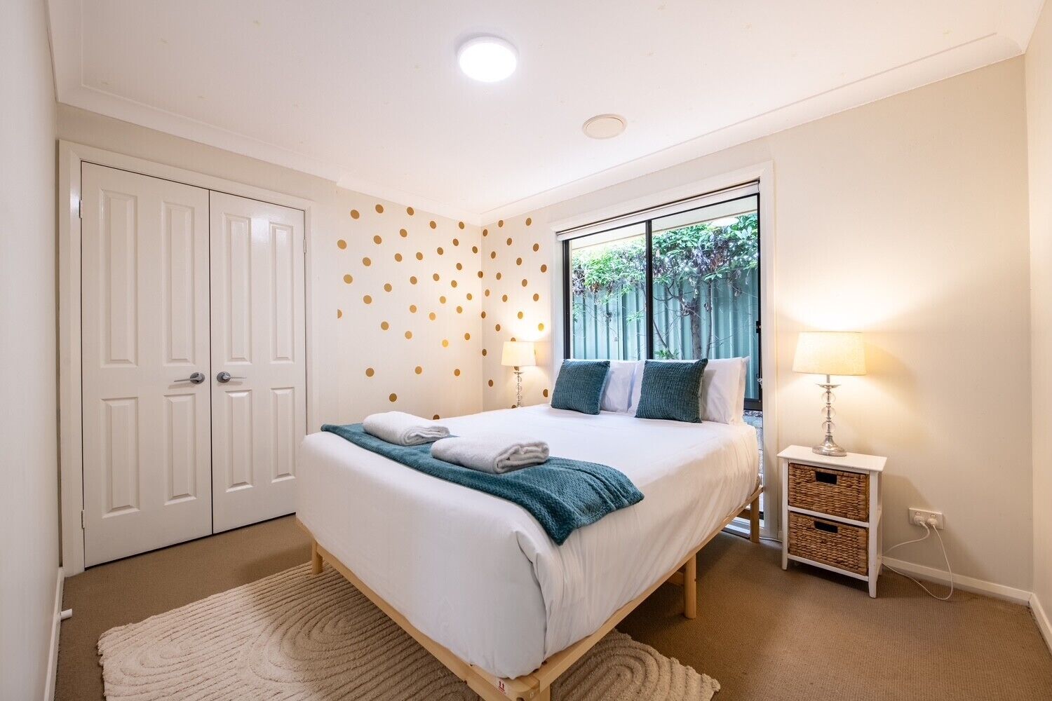 4 bedrooms, desk, iron/ironing board, travel crib