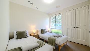 4 bedrooms, desk, iron/ironing board, travel crib