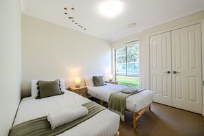 4 soveværelser, skrivebord, strygejern/strygebræt, weekendseng