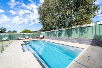 Under the Grapevines with Pool & BBQ